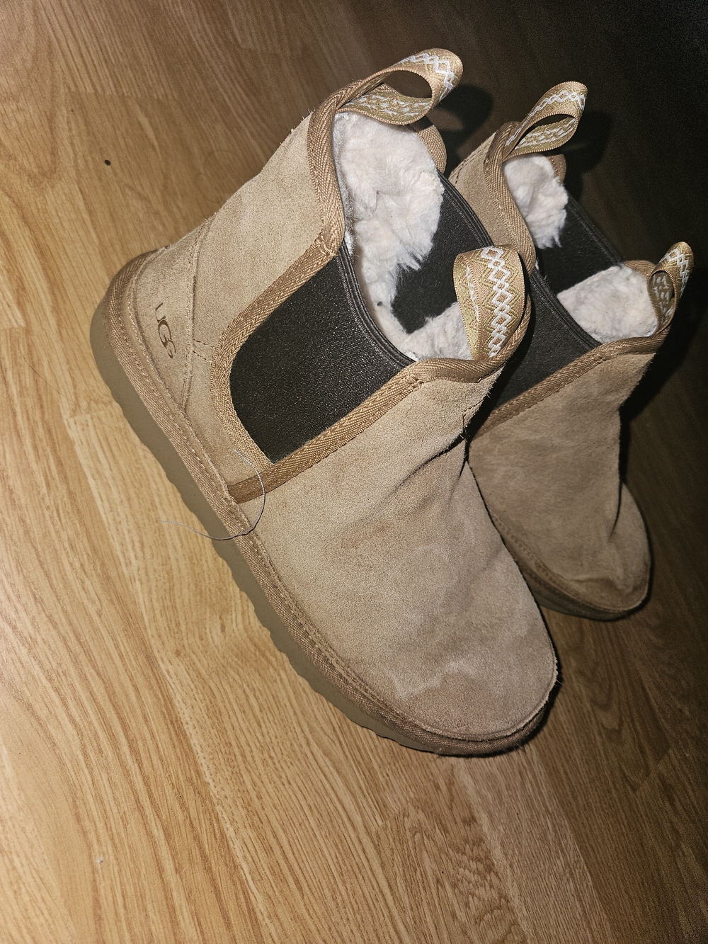 UGG Men’s Chelsea Suede Boots in Chestnut Brown - Picture 2 of 3